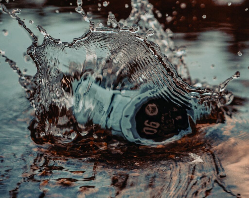 zegarek sportowy w wodzie
